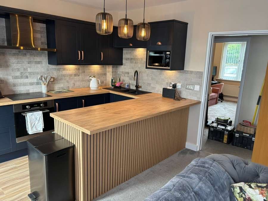 Navy fitted kitchen by MT Joinery